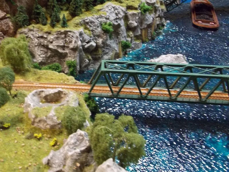 Single bridge for coal cars